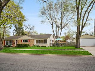 2445 Oak Ave, Northbrook, IL 60062