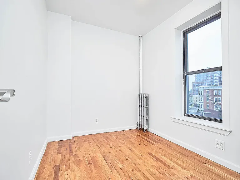 219 13th St #14 — Photo 8