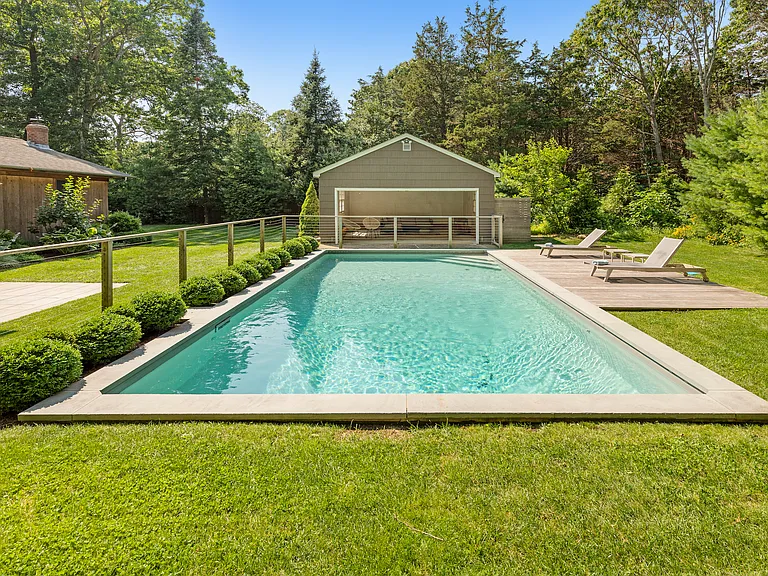 75 Tyrone Dr — Photo 19