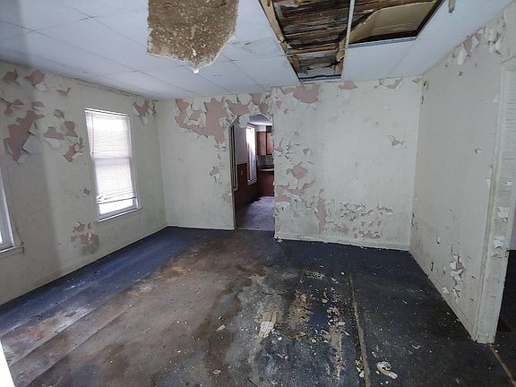 5th image of 640 Catherine St