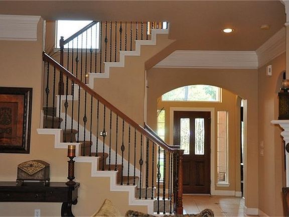 5th image of 14918 Oxford Way