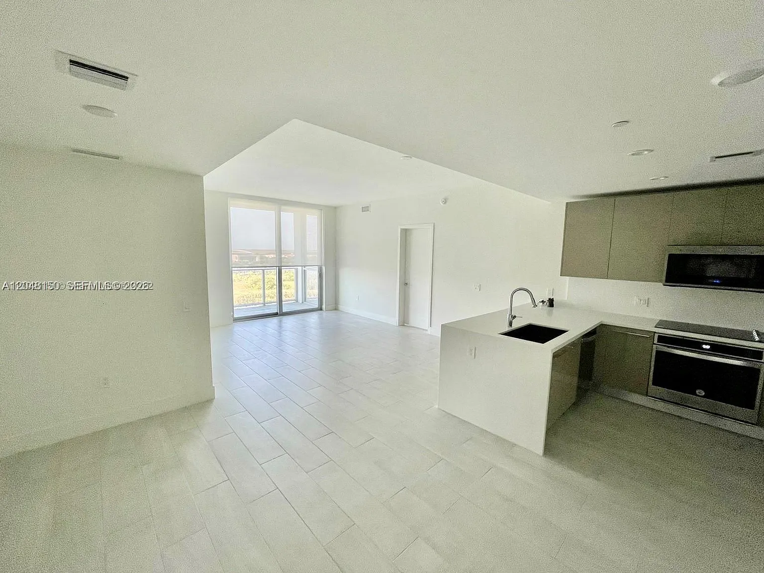 Metropica North Tower One — Photo 3