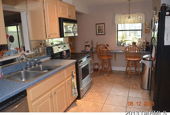 4th image of 891 Lindenwood Cir N