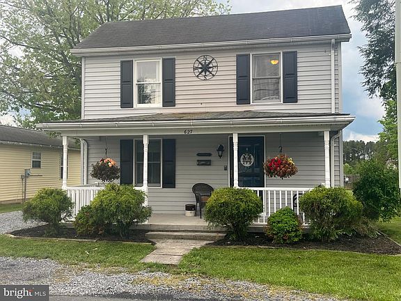 2nd image of 627 Ash St