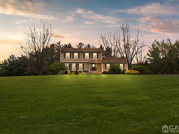 2nd image of 13 Dorset Ln