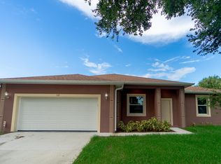 521 Borraclough Ave NW, Palm Bay, FL 32907