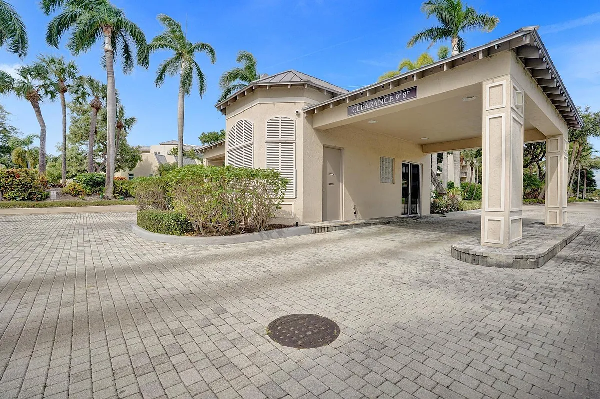 Building Photo - 4 Royal Palm Way #503