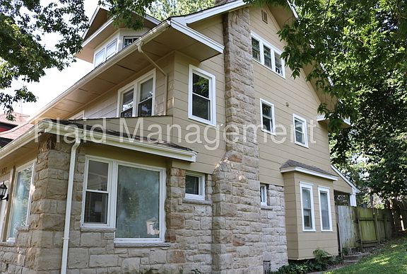 4th image of 132 Elmwood Ave