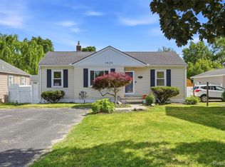 3829 W Auburn Rd, Rochester Hills, MI 48309
