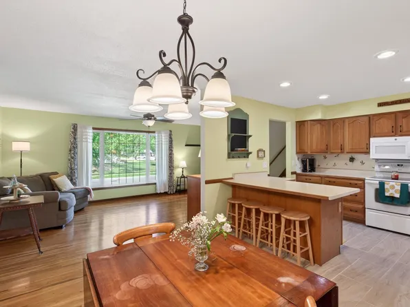 1094 Lowell Dr, Apple Valley, MN 55124
