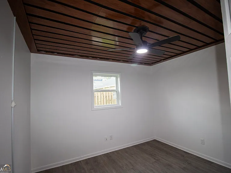 20 E Jones Ave — Photo 11