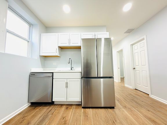 3rd image of 2344 W Cortez St #G