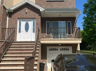 123 Santa Monica Ln, Staten Island, NY 10309
