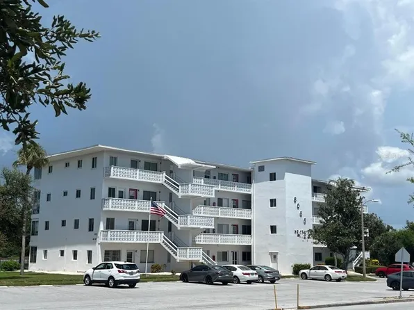 8055 112th St APT 104, Seminole, FL 33772