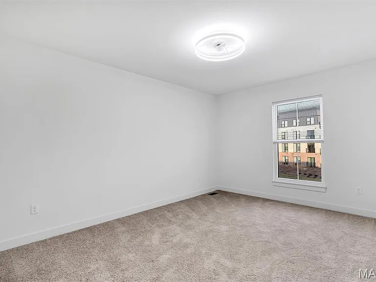306 Indigo Ct — Photo 32