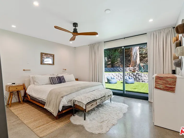 2820 Nichols Canyon Pl — Photo 36