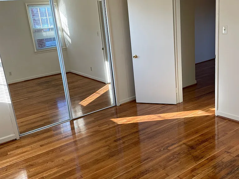 Lee Albemarle Apartments — Photo 25