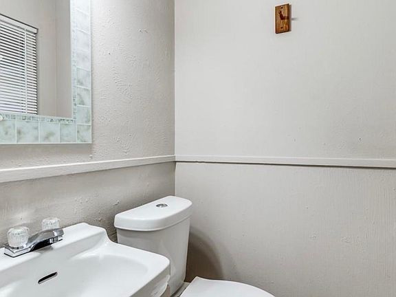 3rd image of 4744 Richard St