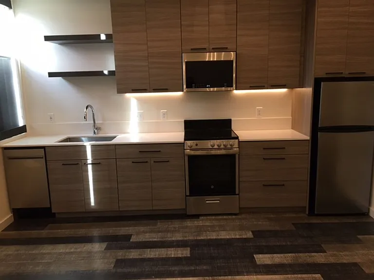 Ferry Street Manor — Photo 8