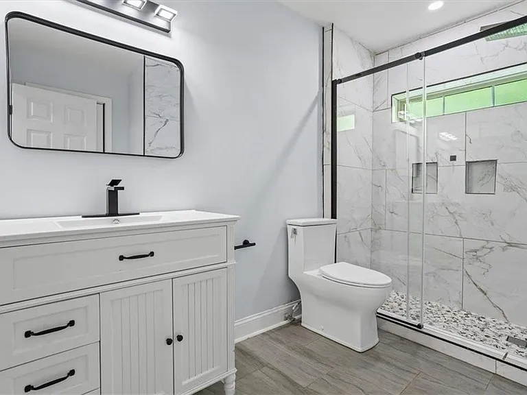 2223 Columbia Dr — Photo 16