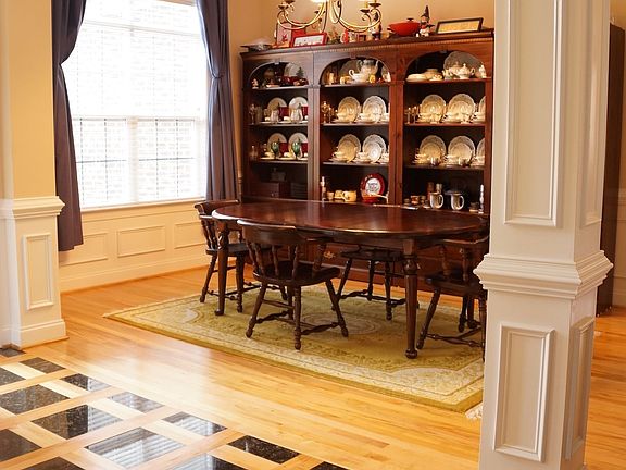 Dining room with 12' ceiling