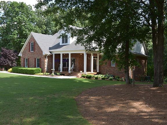 5th image of 130 Surrey Chase Dr