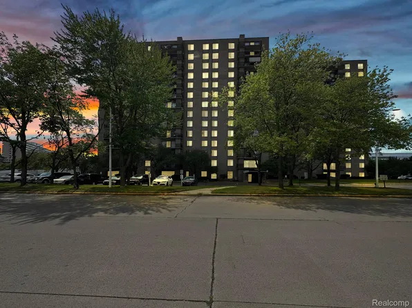 16400 N Park Dr APT 910, Southfield, MI 48075