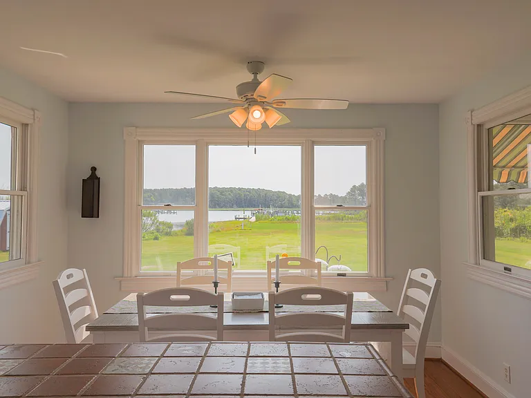 Eat-in kitchen with beautiful view