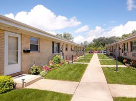 314 W Division St