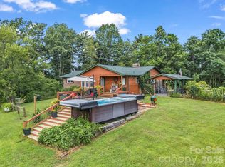 61 Overbrook Dr, Saluda, NC 28773