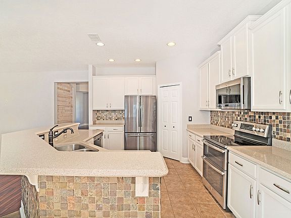 3rd image of 14855 Tanja King Blvd