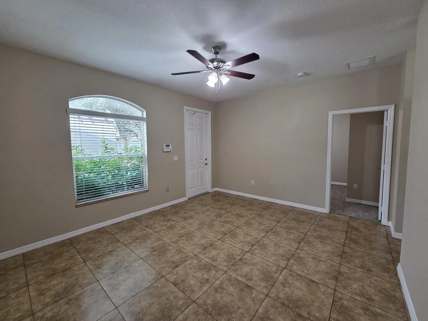 4 bed, 3.0 bath, 2000 sqft, $2,900 — Photo 3