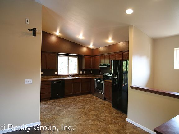5th image of 3614 85th St NE