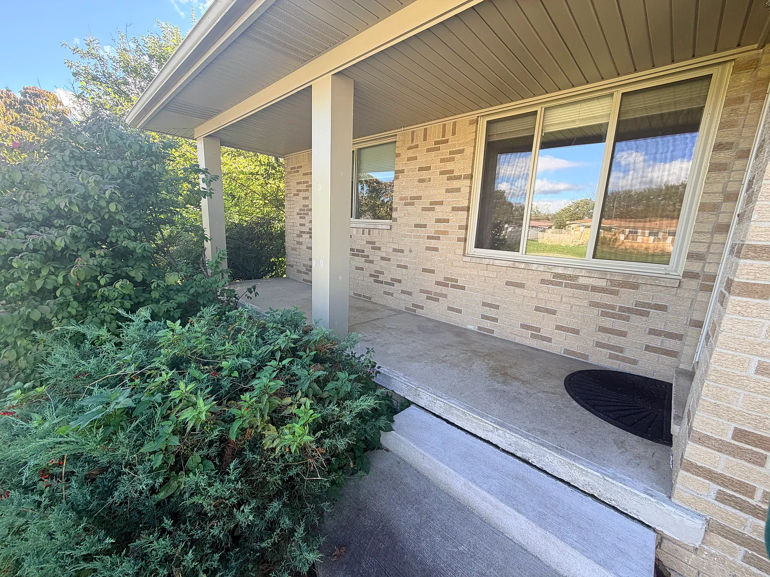 3 bed, 1.5 bath, 1300 sqft, $1,900 — Photo 4