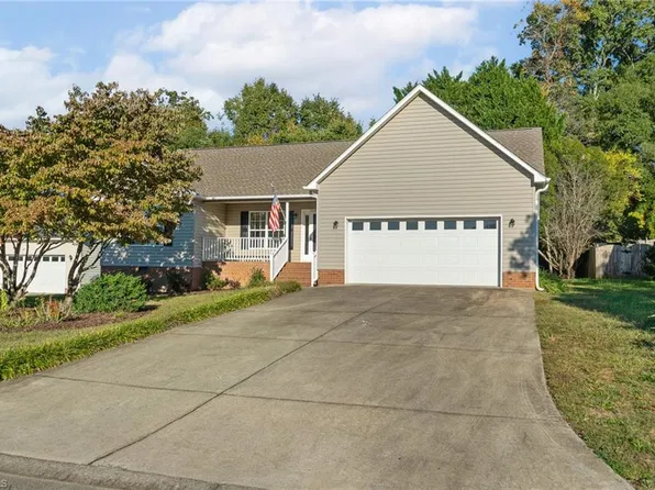 125 Cloverfield Ct, Winston Salem, NC 27107