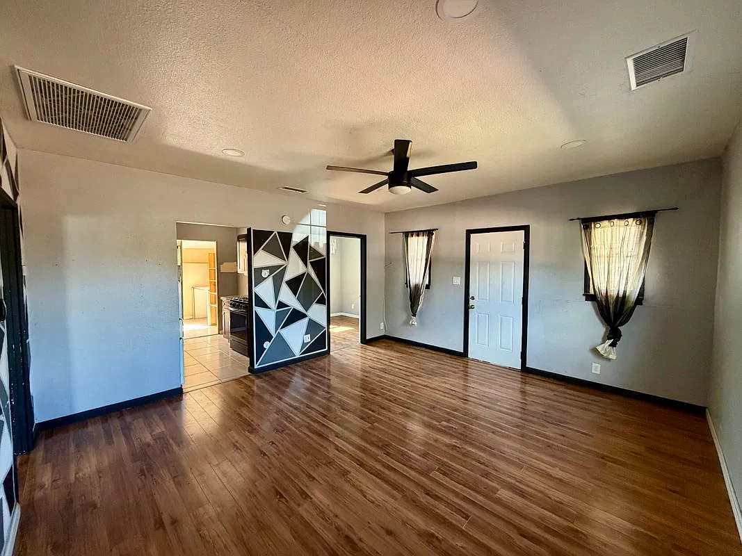 2 bed, 1.0 bath, 840 sqft, $2,700 — Photo 4