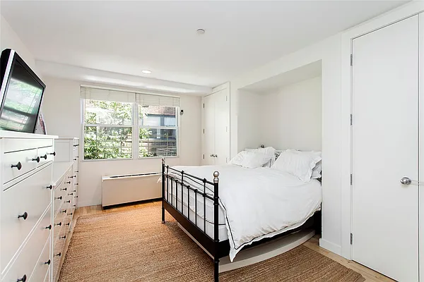 Rented by Douglas Elliman | media 17