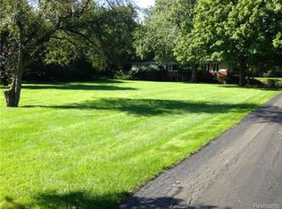 4560 Niagara Ln, Bloomfield Hills, MI 48301