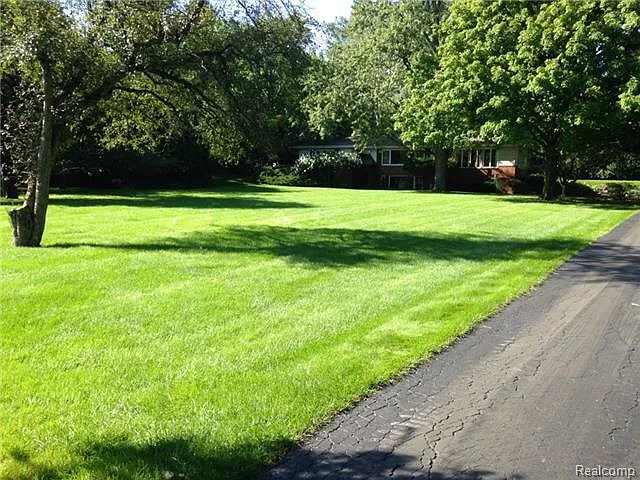 4560 Niagara Ln photo 1