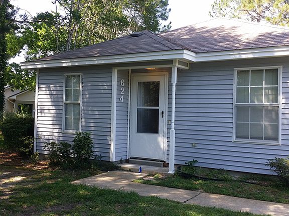 2nd image of 624 Emerald Ln