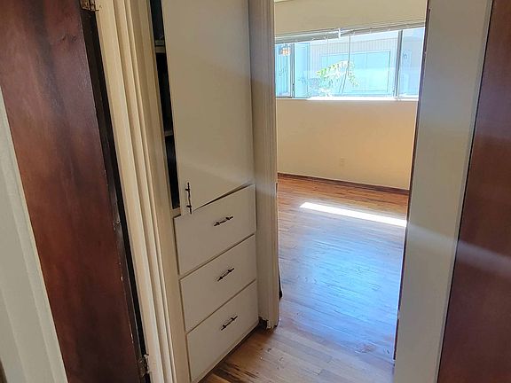 3rd image of 2119 E Evergreen Blvd #2119
