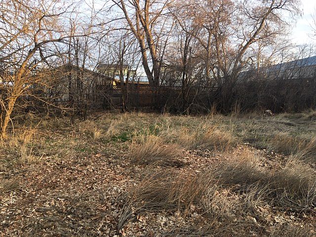 2nd image of 123 E 39th St