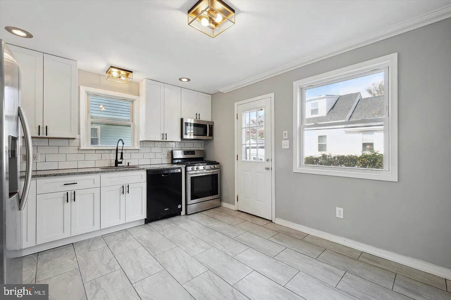 Studio, 1307 sqft, $2,595 — Photo 3
