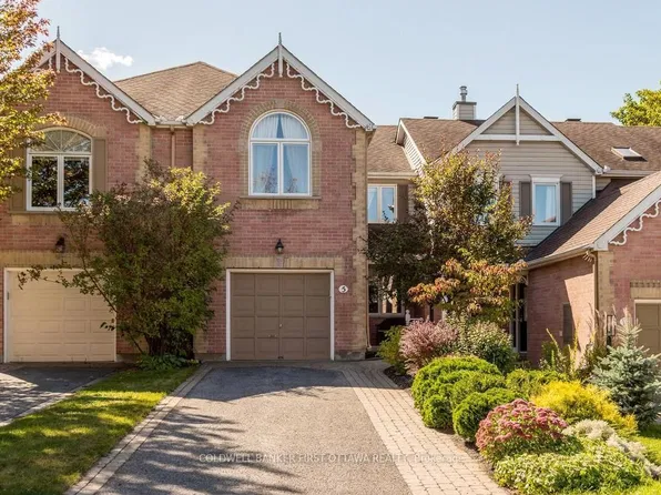5 Crossing Bridge Ct, Ottawa, ON K2S 1S2