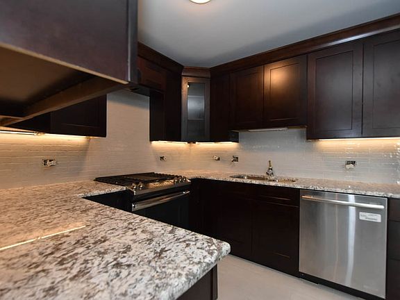 4th image of 5555 N Cumberland Ave Unit 706