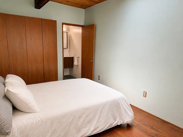 Bedroom / Office