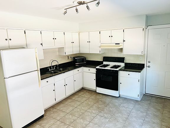 2nd image of 10425 S Hale Ave APT 3A