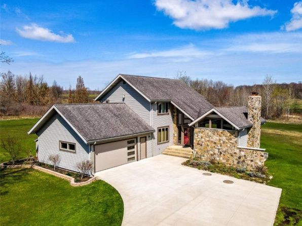 6421 Weaver Rd, Conneaut, OH 44030