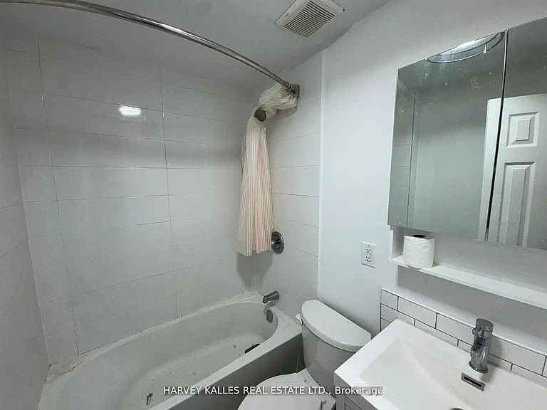 399 Dupont St #304 — Photo 6