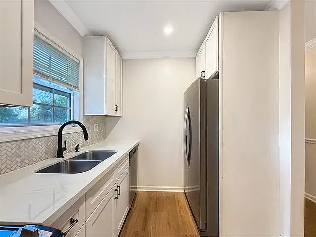 3 bed, 1.0 bath, 800 sqft, $1,700 — Photo 2
